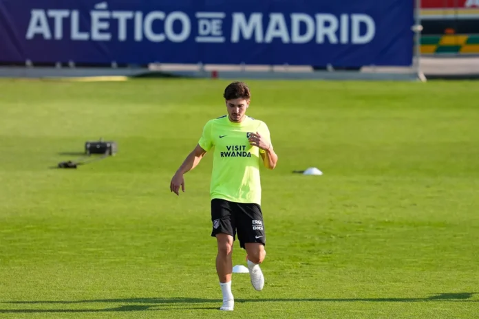 Fútbol.- Los argentinos Julián Álvarez y 'Cuti' Romero no entran en la convocatoria para el duelo de Liga ante el Málaga
