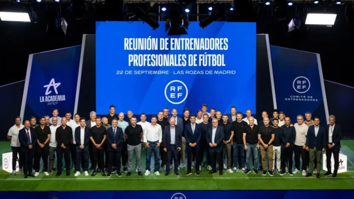 Fútbol.- Louzán: "El papel del árbitro es más difícil que el del entrenador, tienen razones para pedir más empatía"