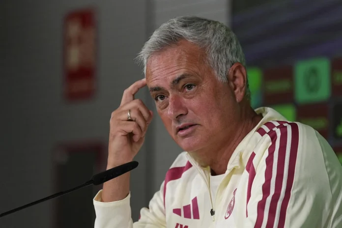 Fútbol.- Mourinho: "El Balón de Oro no es ni del PSG ni de la selección española, está aquí"