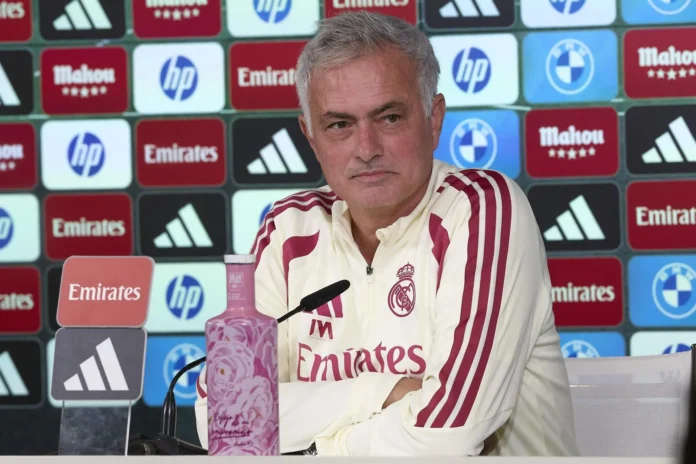Fútbol.- Mourinho, irónico sobre el calendario: "Nos hacen un grandísimo regalo, a ver si los dejamos tristes"
