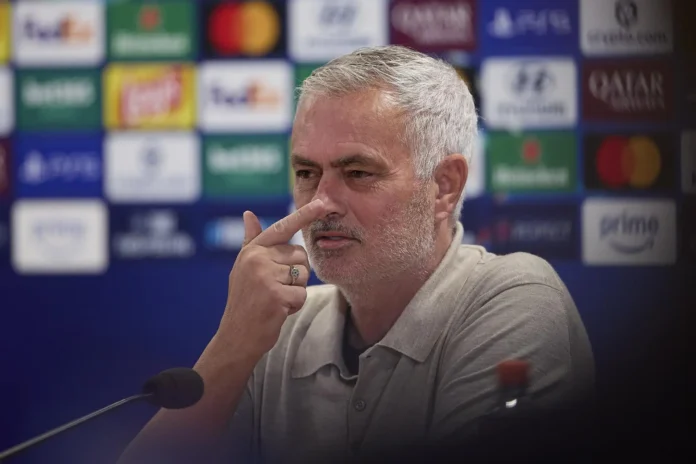 Fútbol.- Mourinho: "¿Por qué el Comité ha hecho salir la sanción antes de un partido importante?"