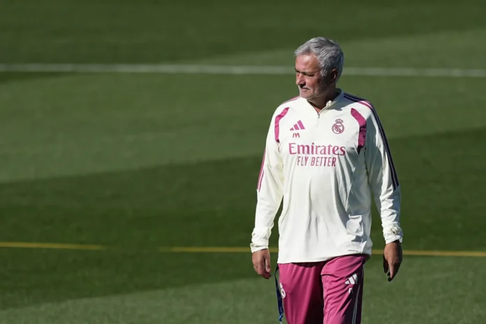 Fútbol.- Mourinho: "Tenemos que tener suerte de estar aquí cuando llegue la sentencia del caso del Manchester City"