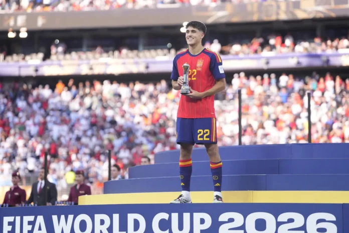 Fútbol.- Pau Cubarsí, Marc Bernal, Jon Martín y Xavi Espart, entre los finalistas al Golden Boy 2026