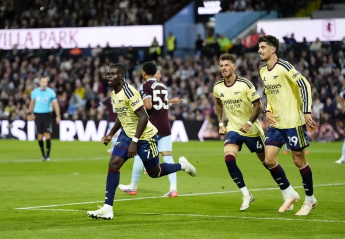 Fútbol/Premier.- (Crónica) El Arsenal asalta Villa Park y sigue con paso firme