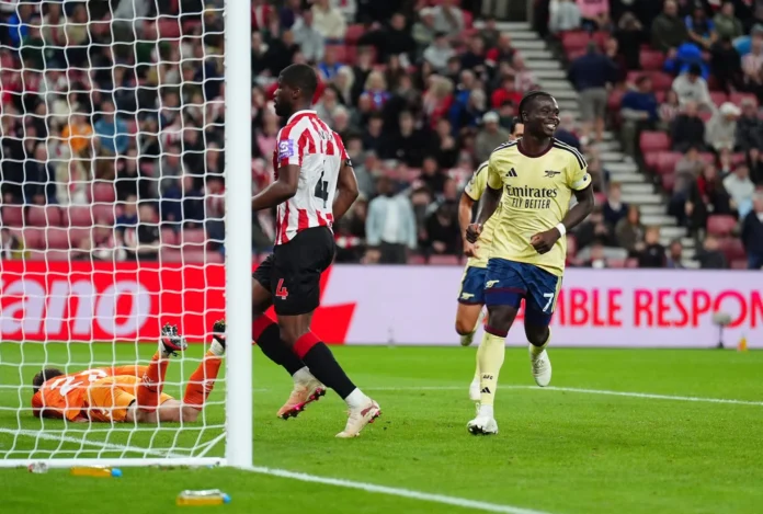 Fútbol/Premier.- (Crónica) El Arsenal mantiene el pleno tras ganar al Sunderland