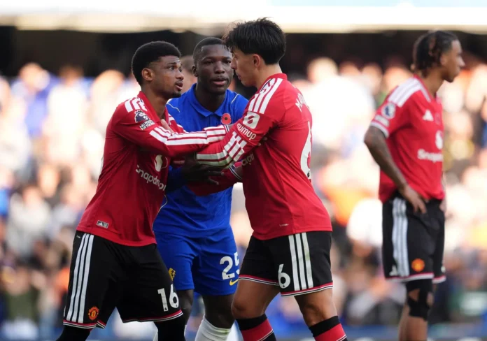 Fútbol/Premier.- (Crónica) El Manachester City tropieza de nuevo y el Chelsea hunde al Manchester United