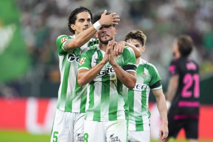 Fútbol/Primera.- (Crónica) El Betis sigue que asusta y el Rayo celebra Vallecas