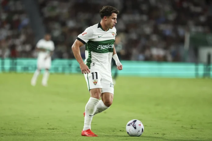Fútbol/Primera.- (Crónica) El Elche se estrena con una victoria de mucho mérito ante un precipitado Espanyol