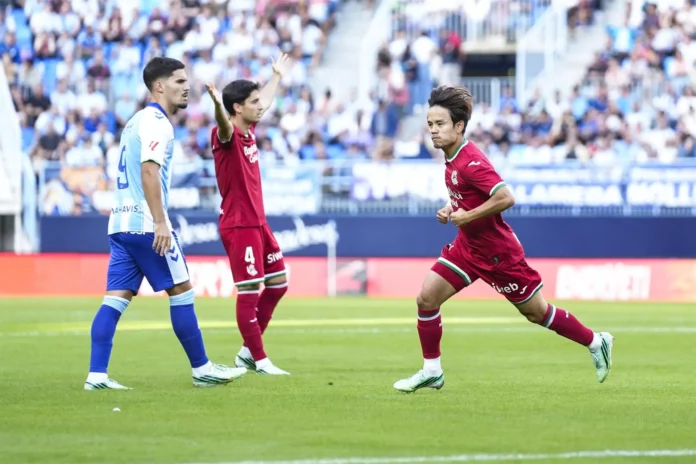 Fútbol/Primera.- (Crónica) La Real Sociedad golea en Málaga con el despertar de Oyarzabal