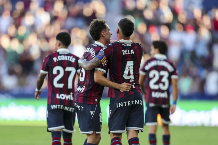 Fútbol/Primera.- (Crónica) Levante y Real Sociedad recuerdan el sabor de la victoria ante Betis y Espanyol