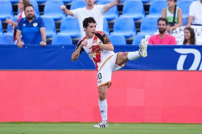 Fútbol/Primera.- (Pre) Alavés y Rayo Vallecano quieren hacerse fuertes en casa ante el 'tocado' Valencia y el Espanyol
