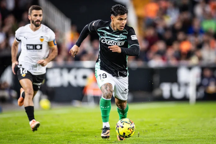 Fútbol/Primera.- (Previa) El Betis busca seguir en la senda de la victoria ante un Valencia que genera dudas