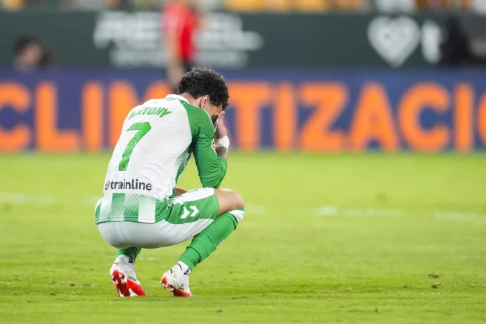 Fútbol.- Roban en la casa de Antony durante el Betis-Oporto: "La noche terminó en rabia, tristeza y frustración"