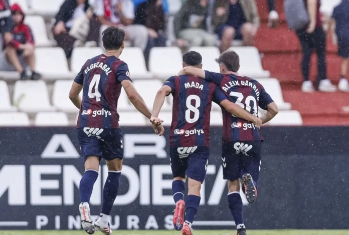 Fútbol/Segunda.- (Crónica) Eibar y Almería siguen en racha contra Albacete y Burgos