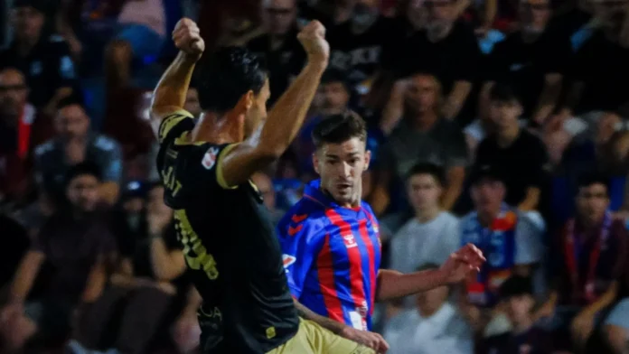 Fútbol/Segunda.- (Crónica) El Mallorca desaprovecha la oportunidad de colocarse líder y el Girona sigue al alza