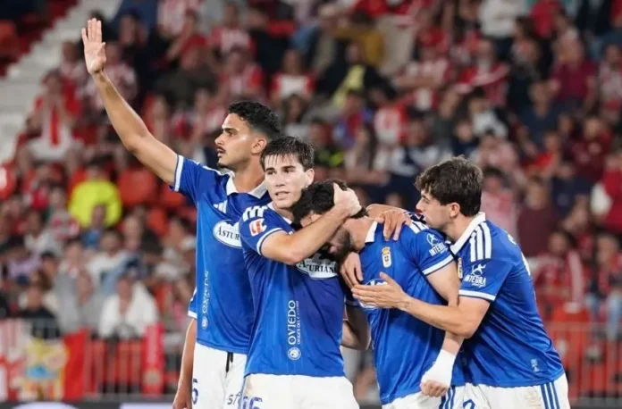 Fútbol/Segunda.- (Crónica) El Oviedo frena al Almería y el Girona no afloja