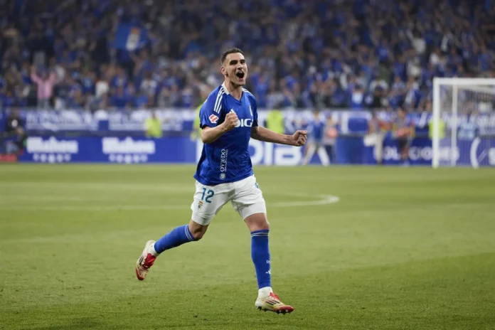 Fútbol/Segunda.- (Crónica) El Oviedo se lleva otro tenso derbi asturiano y el Eibar se pone líder provisional