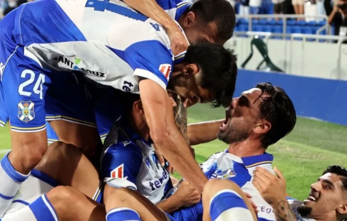 Fútbol/Segunda.- (Crónica) El Tenerife se apunta al liderato canario en Segunda