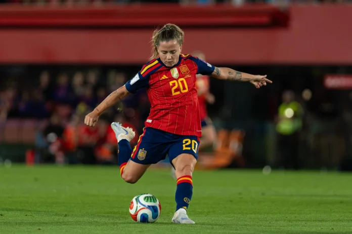 Fútbol/Selección.- Claudia Pina y Mapi León abandonan la concentración de España y Lucía García se incorpora