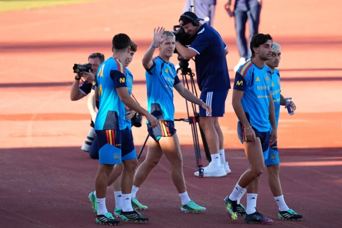 Fútbol/Selección.- Dani Olmo: "Luis de la Fuente y Hansi Flick son dos entrenadores muy ambiciosos"