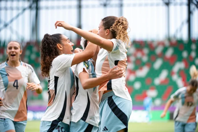 Fútbol/Selección.- La selección femenina se impone con autoridad a Italia (0-2) y jugará la final del Mundial Sub-20
