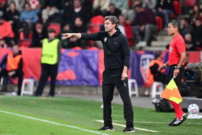 Fútbol/Selección.- Santi Denia, sobre Lamine Yamal: "¿Porque tenga 19 años no le vas a dar un Balón de Oro?"