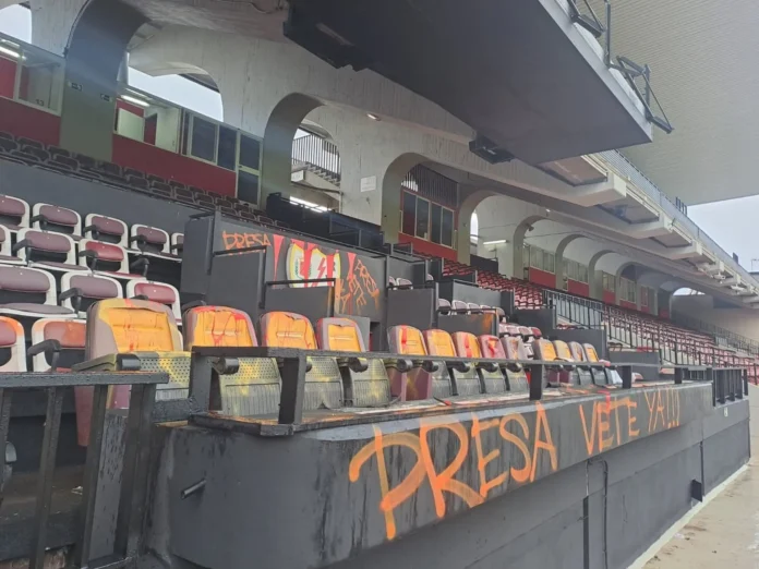Fútbol.- Vandalizan el Estadio de Vallecas y el Rayo carga contra la Comunidad de Madrid