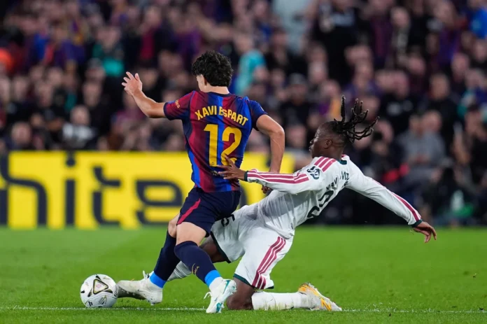 Fútbol.- Xavi Espart estará siete semanas de baja por una lesión en el tobillo derecho
