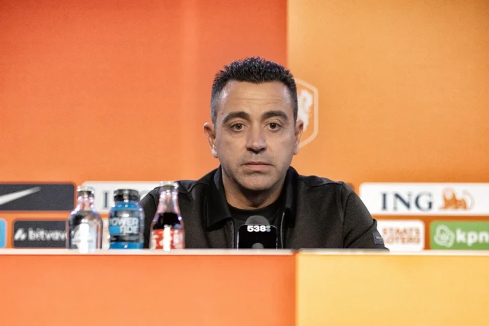 Fútbol.- Xavi Hernández llama a Ruben van Bommel y Gjivai Zechiël en su primera convocatoria con Países Bajos