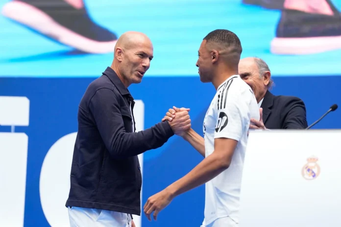 Fútbol.- Zidane convoca a los madridistas Mbappé, Konaté y Camavinga y al culé Koundé en su estreno con Francia