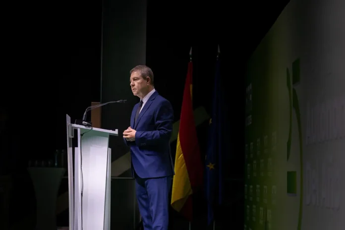 García-Page llama a "dar la batalla electoral" y pide a los españoles votar en positivo y no "a la contra"