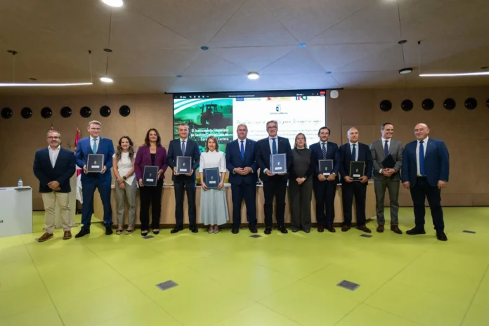 Gobierno C-LM y entidades constituyen un instrumento financiero con 120 millones de euros para el campo de la región