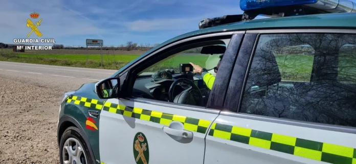 Investigados 2 motociclistas que circulaban a 197 y 185 km/h en una carretera de 90 en Armuña de Tajuña