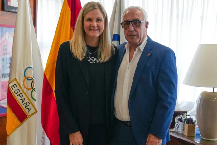 JJ.OO.- Kirsty Coventry se reúne con Alejandro Blanco en la sede del Comité Olímpico Español