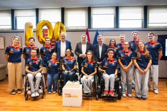 JJ.PP.- Uribes recibe a la selección española de natación paralímpica por sus éxitos en el Europeo de Turquía