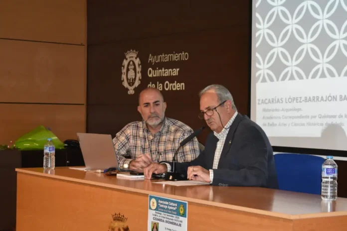 La conferencia de Zacarías López-Barrajón descubre la riqueza de la azulejería quijotesca de Quintanar de la Orden