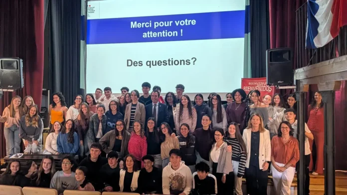 La cónsul de Francia en Madrid conoce la enseñanza del francés y la doble titulación de Bachillerato del IES Sefarad de Toledo
