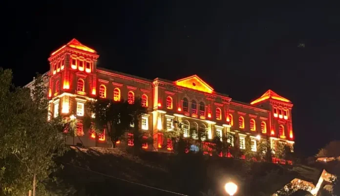 La Diputación de Toledo estrena su nueva iluminación ornamental con los colores de la bandera de España