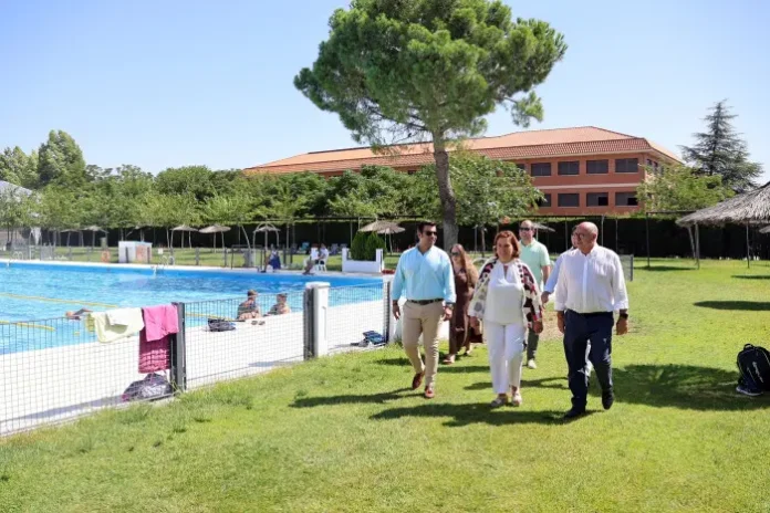 La Diputación de Toledo ha respaldado la renovación de la piscina municipal de Torrijos