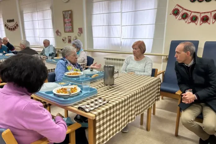 La Diputación de Toledo impulsa un sistema mixto para ampliar el servicio de comida a domicilio a las personas mayores de los municipios rurales en 2027