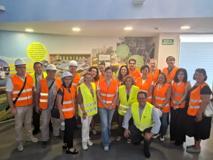 La Diputación recibe a una delegación de Macedonia del Norte que visita el Ecoparque como referente en buenas prácticas ambientales