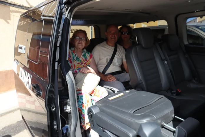 La empresa concesionaria del Transporte Sensible a la Demanda de Almadén llega a un acuerdo con los taxistas para incorporarlos al servicio con la mediación del Gobierno regional