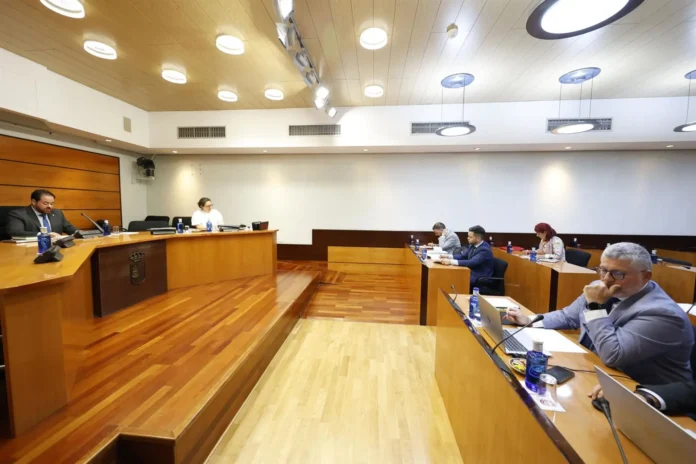 La Ley de Vivienda queda lista para debatir en pleno tras aprobarse 13 enmiendas del PSOE y rechazarse 108 de PP y Vox