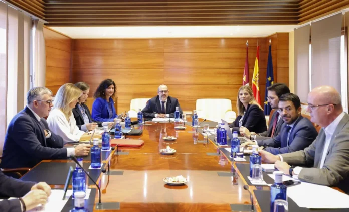 Las Cortes de Castilla-La Mancha dan su visto bueno al aplazamiento del Debate del Estado de la Región