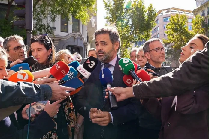 Núñez advierte de que el PSOE "quiere camuflarse en la campaña" y recuerda que "España necesita un cambio"