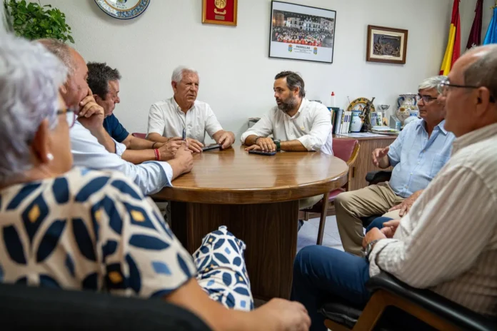 Núñez continúa en Parrillas su gira reivindicando el modelo de gobiernos municipales del Partido Popular en C-LM