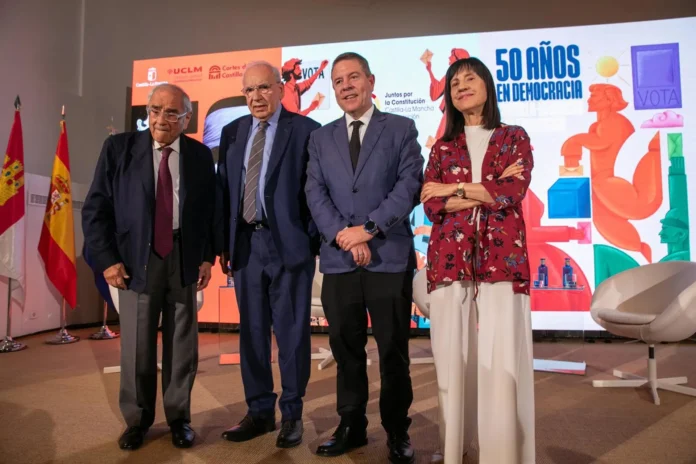 Page, Guerra y Villa coinciden en que los políticos de hoy no son capaces de llegar a acuerdos como el de la Transición