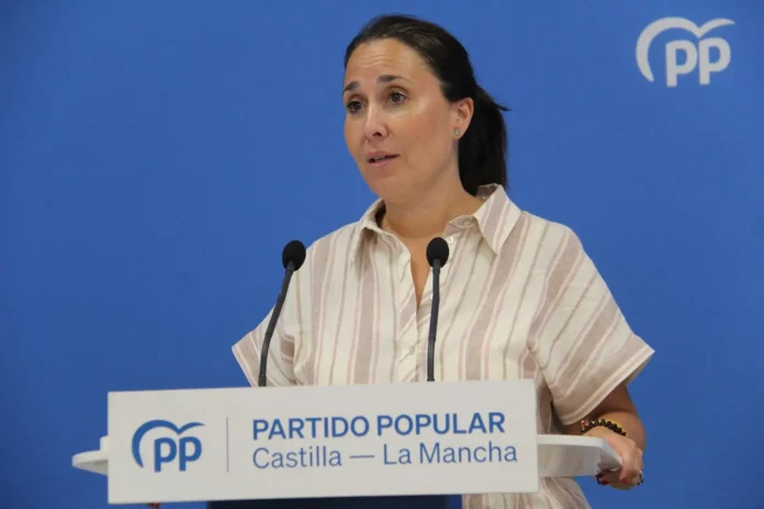 PP C-LM exige a Page que deje de "ser oposición cuando habla" y "socio de Sánchez cuando vota"