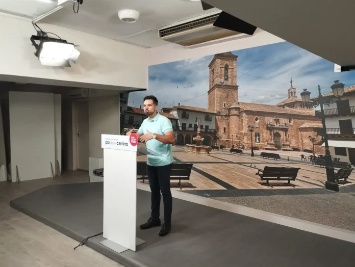 PSOE C-LM acusa a Paco Núñez de haberse "enclaustrado en el bulo" en materia de fiscalidad, agua y Estatuto