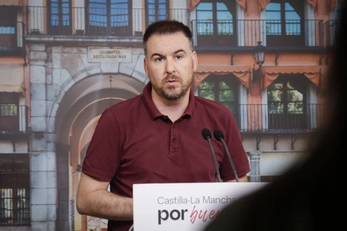 PSOE pide a Núñez que "de una vez por todas" se ponga "del lado" de los intereses de la región en materia hídrica